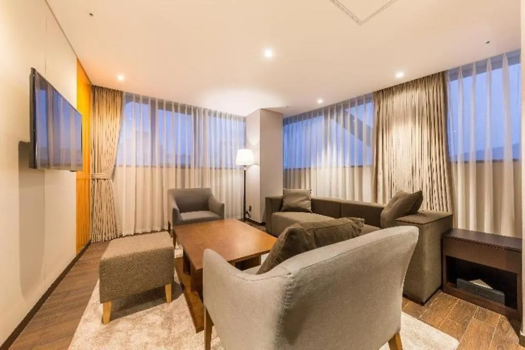 Howard Johnson By Wyndham Incheon Airport 5*,