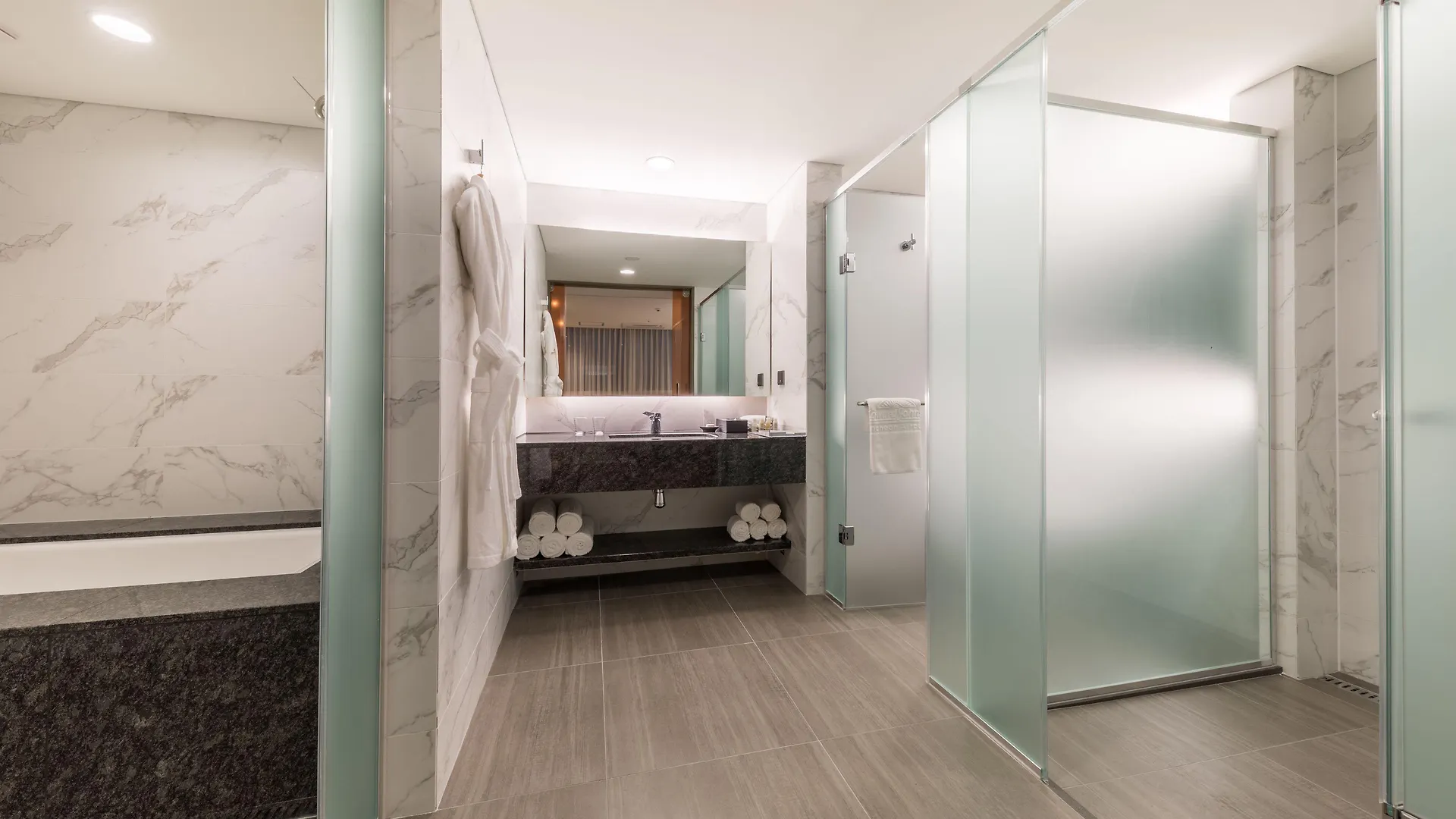 Howard Johnson By Wyndham Incheon Airport Hotel