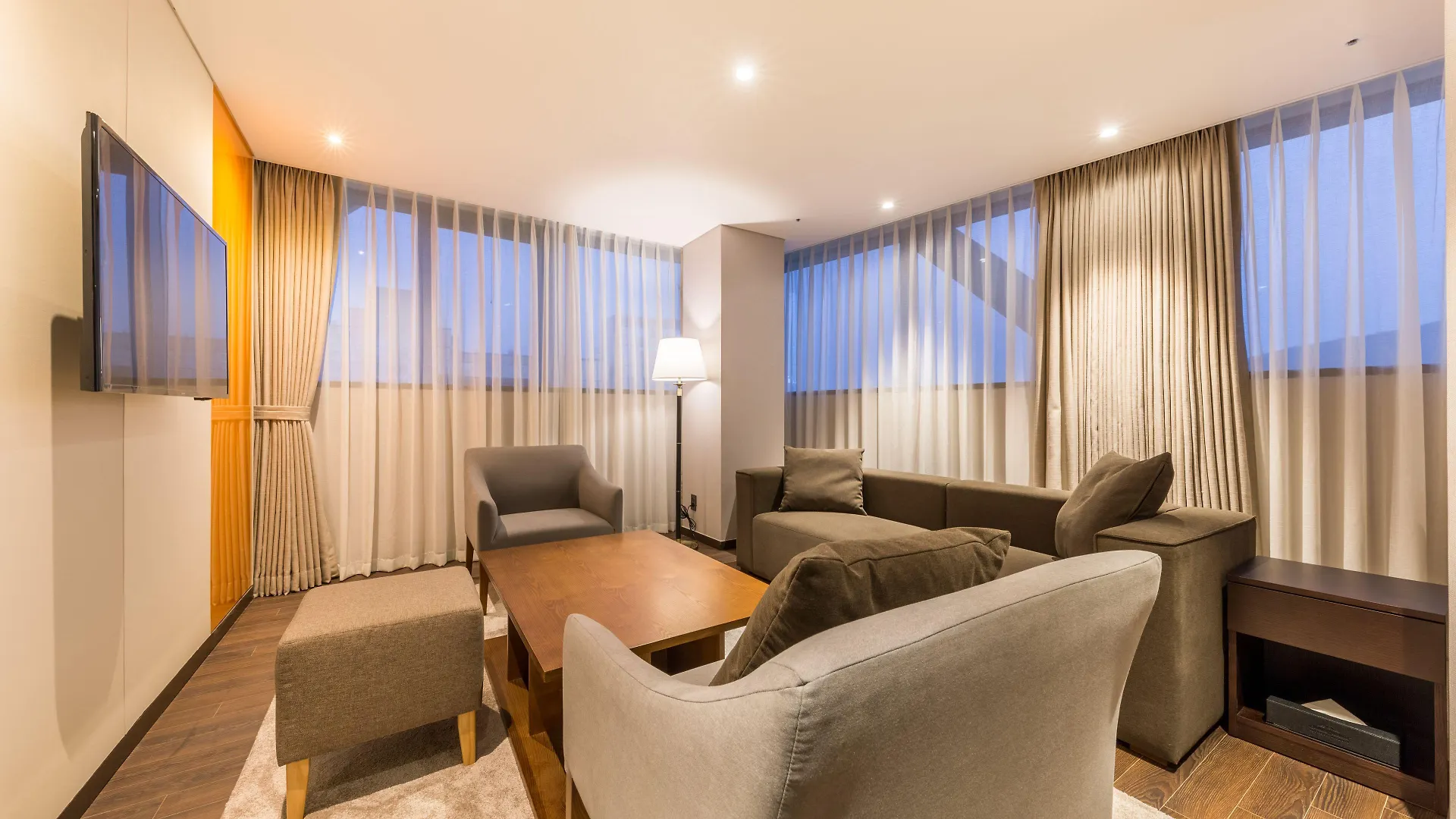 Howard Johnson By Wyndham Incheon Airport 5*,