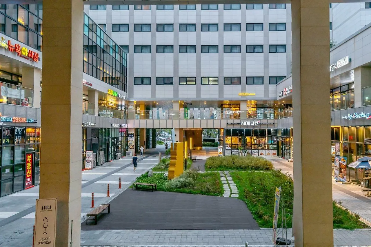 Howard Johnson By Wyndham Incheon Airport 5*,